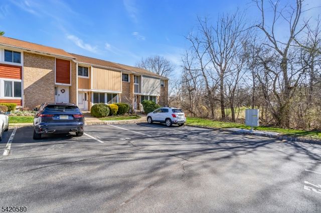 68 Chestnut Ct, Hillsborough Twp., NJ 08844