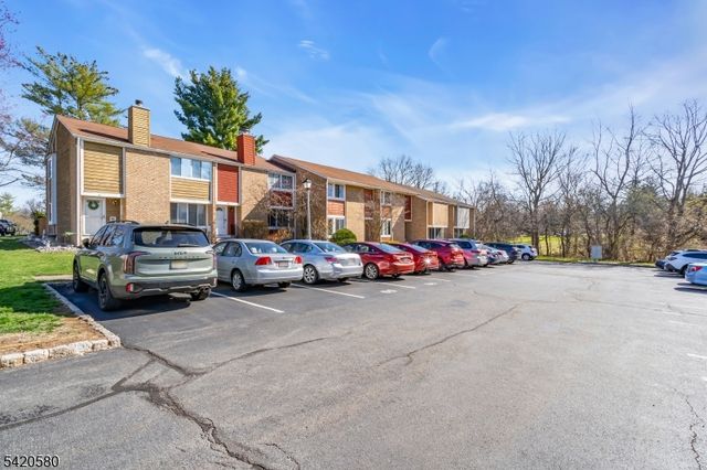 68 Chestnut Ct, Hillsborough Twp., NJ 08844