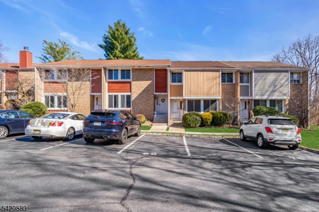 68 Chestnut Ct, Hillsborough Twp., NJ 08844