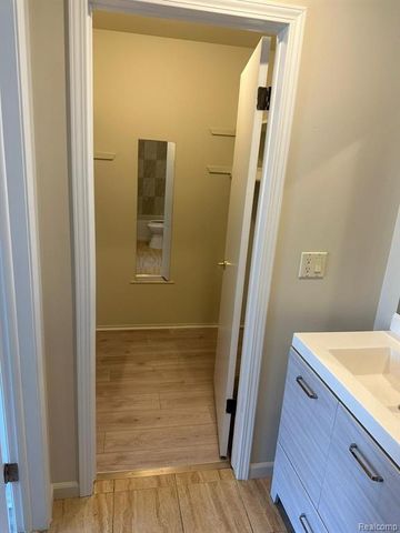27860 Berrywood Lane 24, Farmington Hills, MI 48334