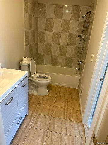 27860 Berrywood Lane 24, Farmington Hills, MI 48334