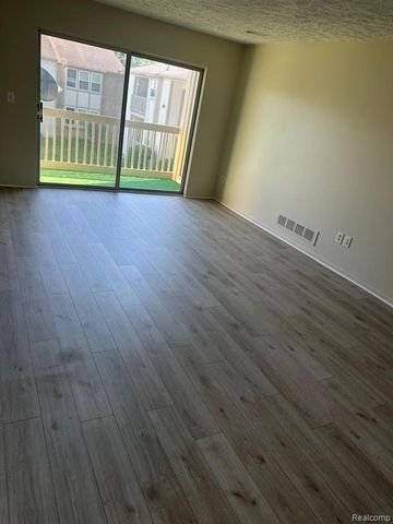 27860 Berrywood Lane 24, Farmington Hills, MI 48334