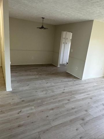 27860 Berrywood Lane 24, Farmington Hills, MI 48334