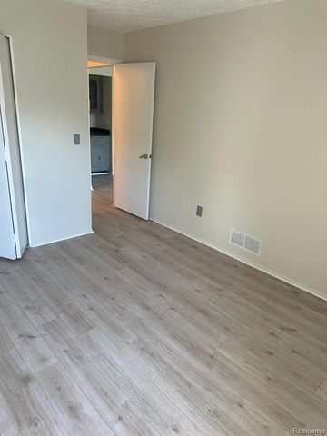 27860 Berrywood Lane 24, Farmington Hills, MI 48334