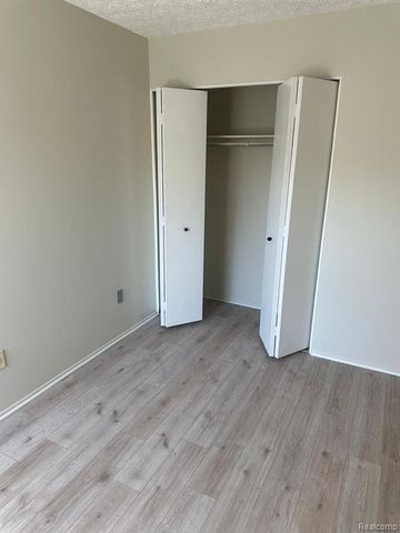 27860 Berrywood Lane 24, Farmington Hills, MI 48334