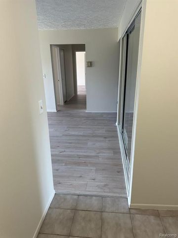 27860 Berrywood Lane 24, Farmington Hills, MI 48334