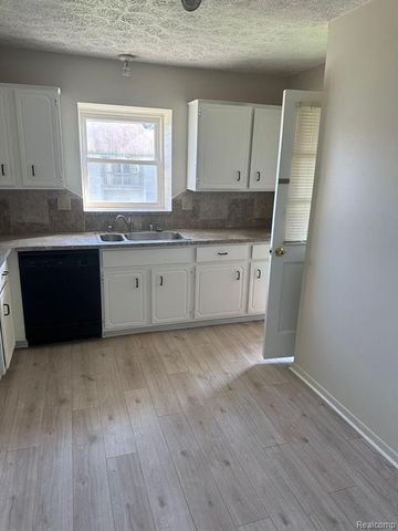 27860 Berrywood Lane 24, Farmington Hills, MI 48334