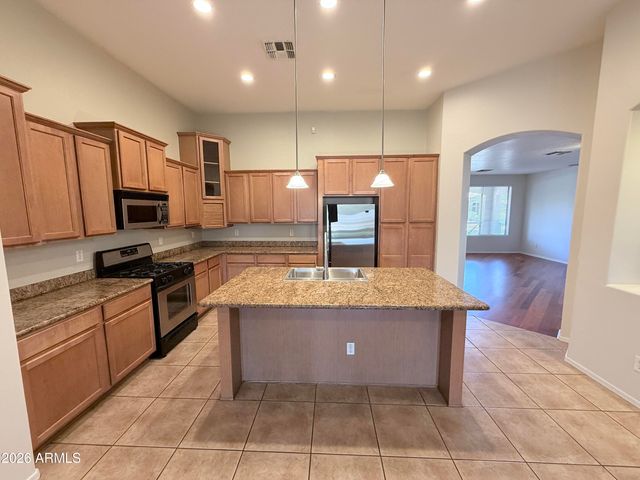 7310 E Mallory Circle, Mesa, AZ 85207