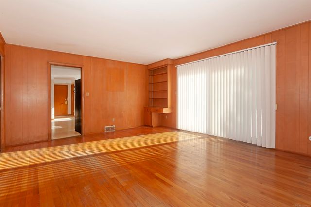 971 Canterbury Road, Grosse Pointe Woods, MI 48236