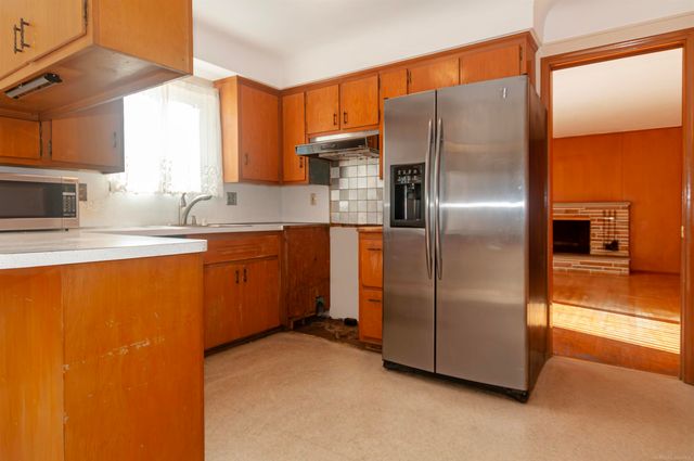 971 Canterbury Road, Grosse Pointe Woods, MI 48236