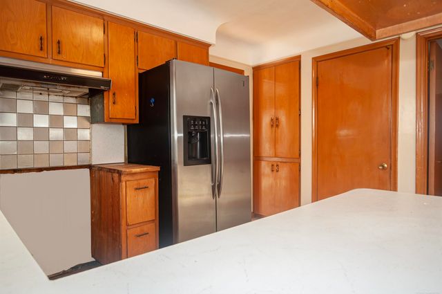 971 Canterbury Road, Grosse Pointe Woods, MI 48236