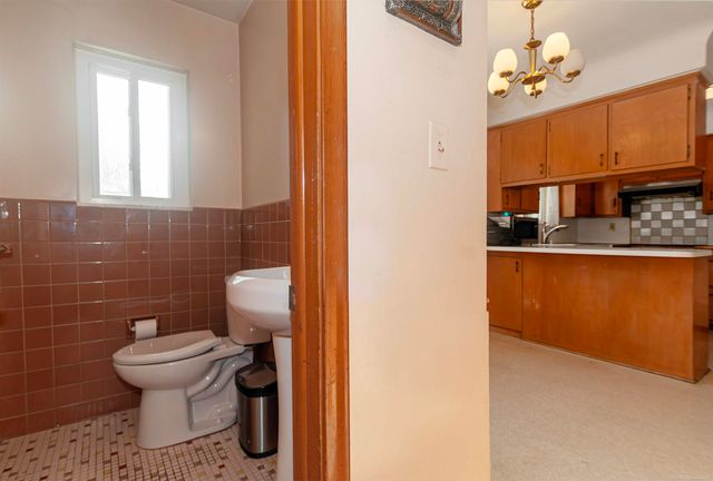 971 Canterbury Road, Grosse Pointe Woods, MI 48236