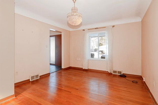 971 Canterbury Road, Grosse Pointe Woods, MI 48236