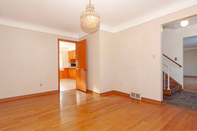 971 Canterbury Road, Grosse Pointe Woods, MI 48236