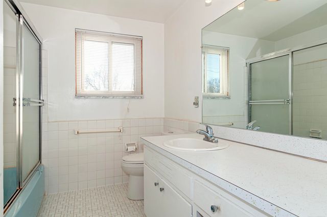 971 Canterbury Road, Grosse Pointe Woods, MI 48236