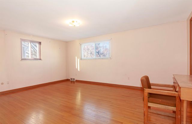 971 Canterbury Road, Grosse Pointe Woods, MI 48236