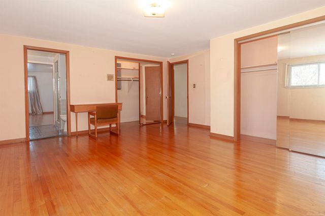 971 Canterbury Road, Grosse Pointe Woods, MI 48236