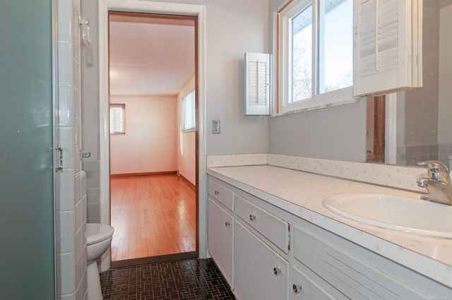 971 Canterbury Road, Grosse Pointe Woods, MI 48236