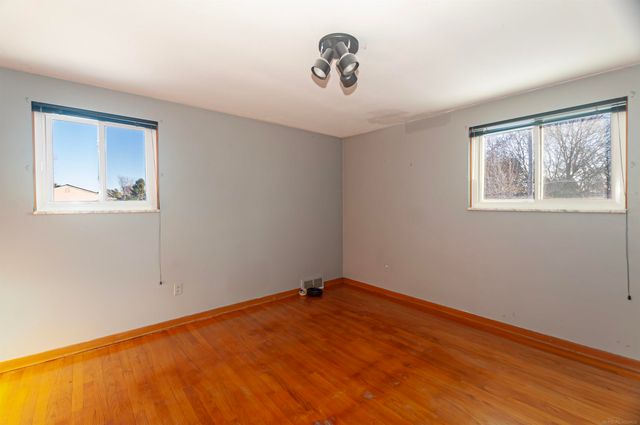 971 Canterbury Road, Grosse Pointe Woods, MI 48236