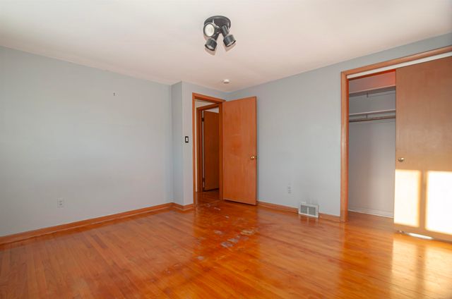 971 Canterbury Road, Grosse Pointe Woods, MI 48236