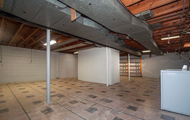 971 Canterbury Road, Grosse Pointe Woods, MI 48236