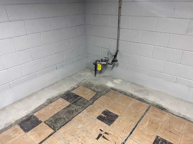 971 Canterbury Road, Grosse Pointe Woods, MI 48236