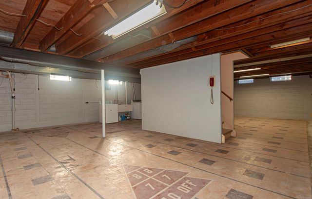 971 Canterbury Road, Grosse Pointe Woods, MI 48236