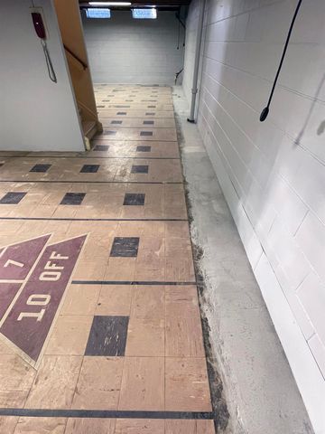 971 Canterbury Road, Grosse Pointe Woods, MI 48236