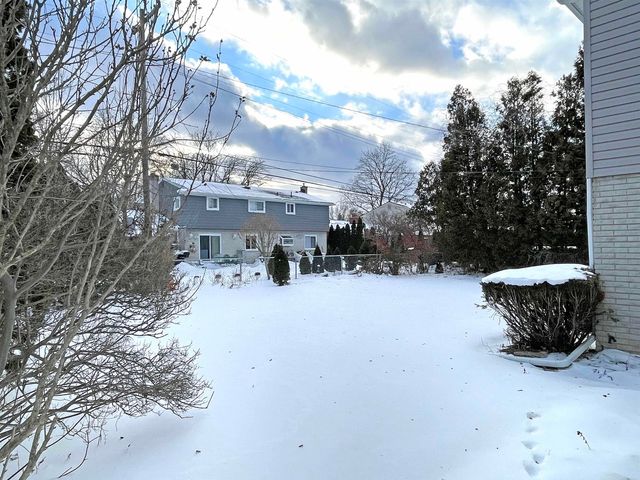 971 Canterbury Road, Grosse Pointe Woods, MI 48236