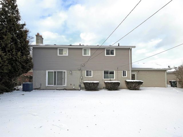 971 Canterbury Road, Grosse Pointe Woods, MI 48236