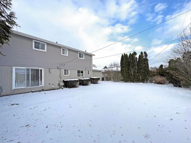 971 Canterbury Road, Grosse Pointe Woods, MI 48236