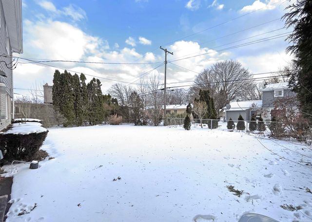 971 Canterbury Road, Grosse Pointe Woods, MI 48236