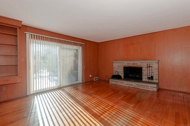 971 Canterbury Road, Grosse Pointe Woods, MI 48236