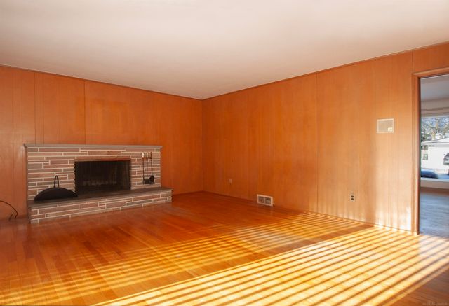 971 Canterbury Road, Grosse Pointe Woods, MI 48236