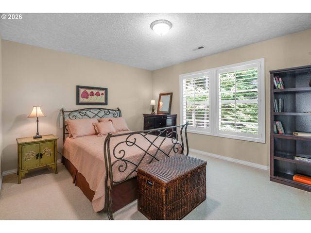 11864 Se HUNTER Dr, Happy Valley, OR 97086