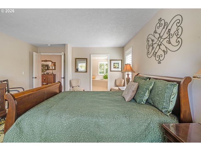 11864 Se HUNTER Dr, Happy Valley, OR 97086