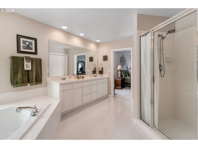 11864 Se HUNTER Dr, Happy Valley, OR 97086