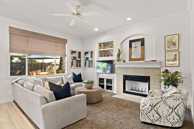 2121 Steinbeck Dr, Modesto, CA 95356