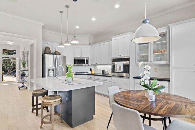 2121 Steinbeck Dr, Modesto, CA 95356