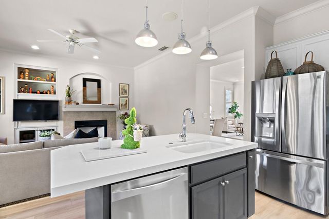 2121 Steinbeck Dr, Modesto, CA 95356