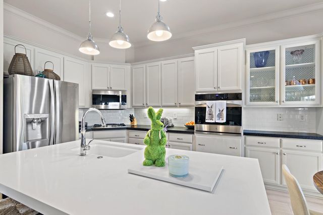 2121 Steinbeck Dr, Modesto, CA 95356