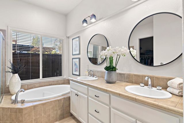 2121 Steinbeck Dr, Modesto, CA 95356