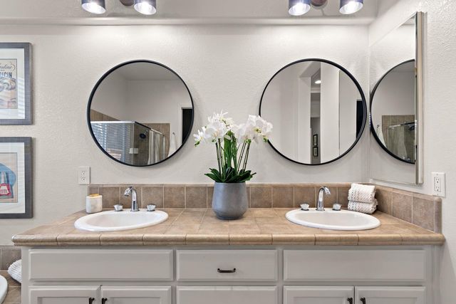 2121 Steinbeck Dr, Modesto, CA 95356