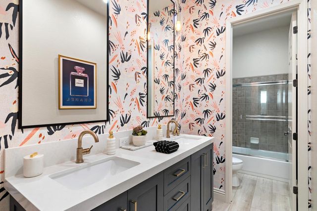 2121 Steinbeck Dr, Modesto, CA 95356