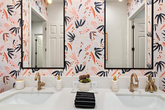 2121 Steinbeck Dr, Modesto, CA 95356