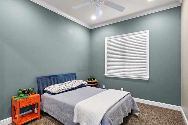 2121 Steinbeck Dr, Modesto, CA 95356