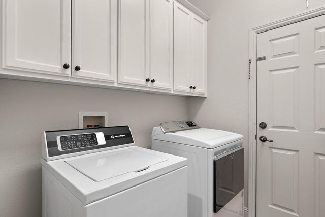 2121 Steinbeck Dr, Modesto, CA 95356