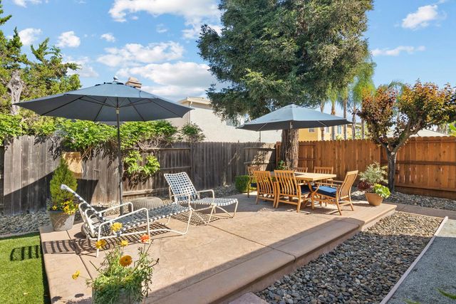 2121 Steinbeck Dr, Modesto, CA 95356