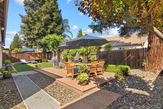 2121 Steinbeck Dr, Modesto, CA 95356