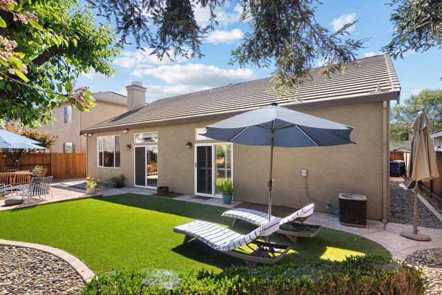 2121 Steinbeck Dr, Modesto, CA 95356